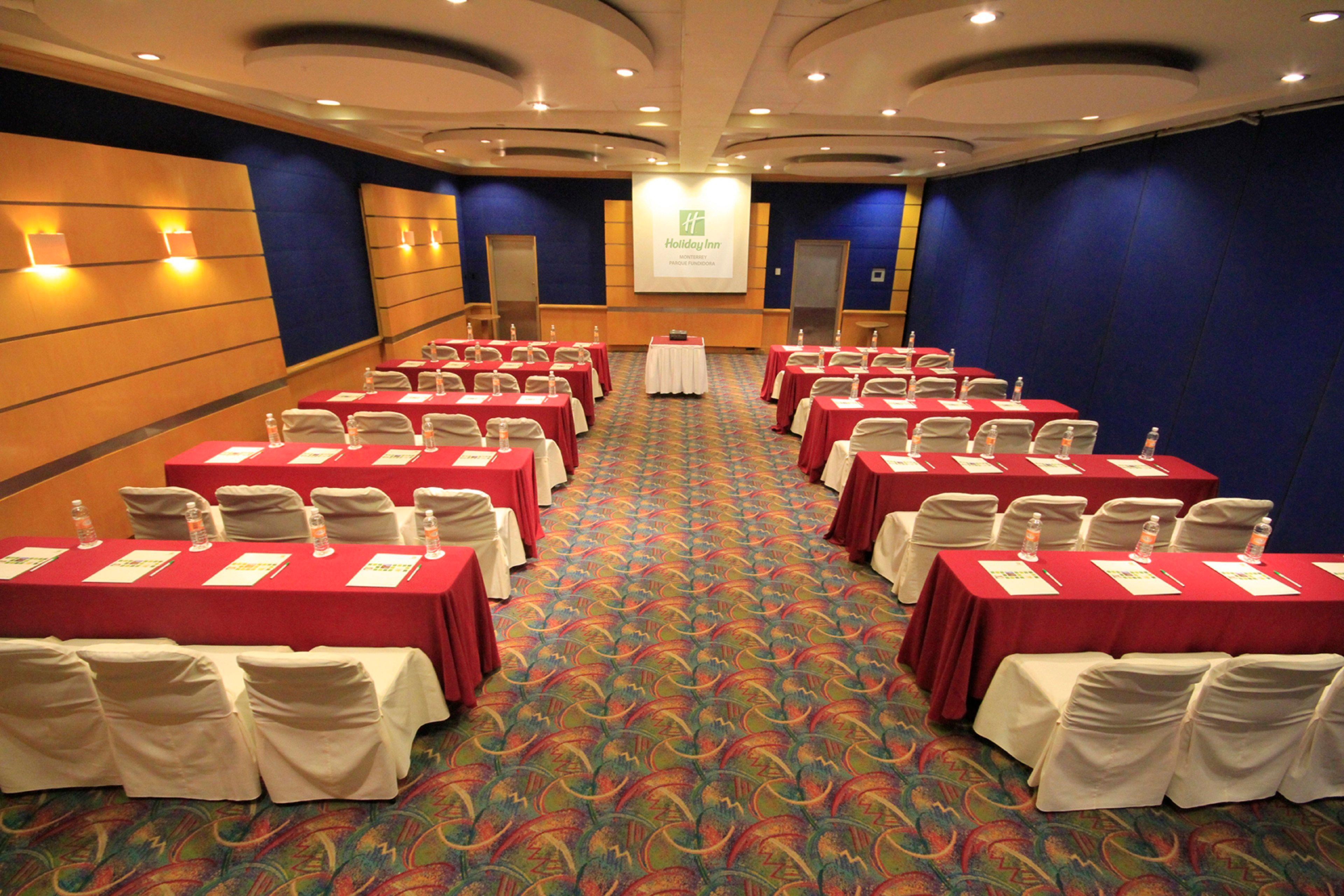 Holiday Inn Monterrey-Parque Fundidora By Ihg Exterior photo A typical classroom layout