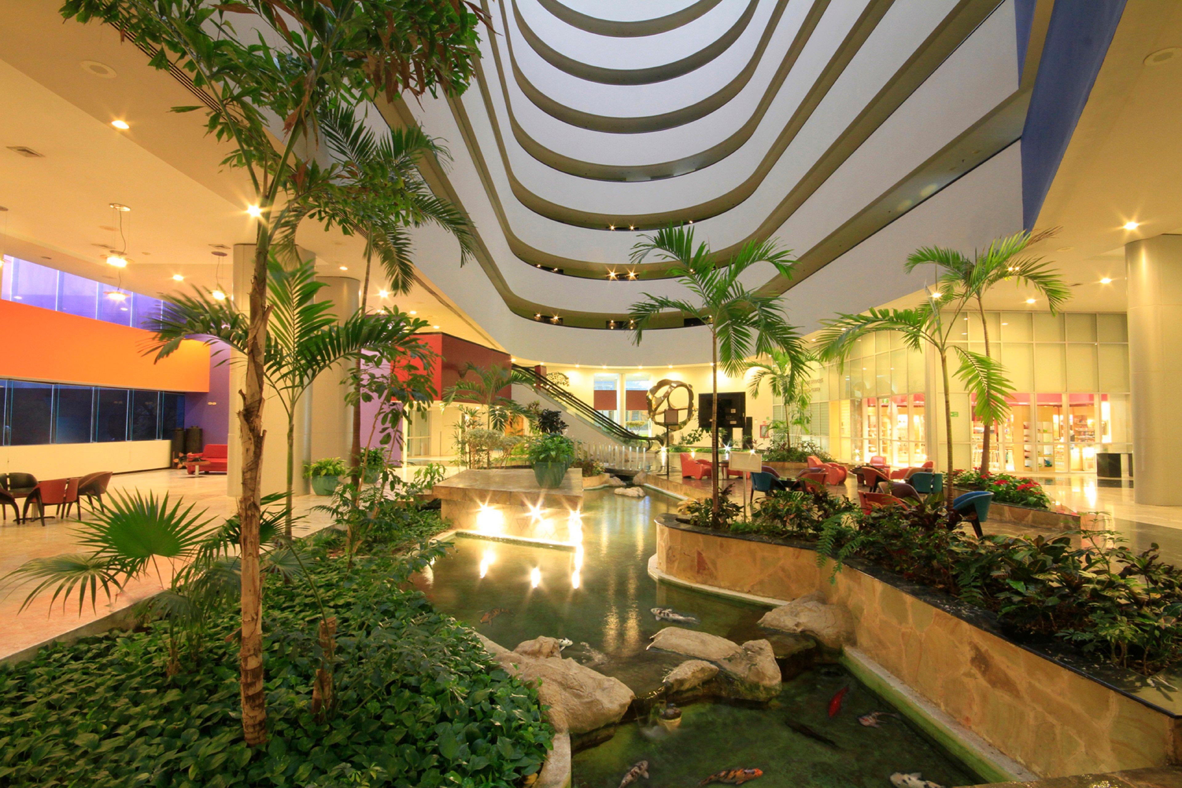 Holiday Inn Monterrey-Parque Fundidora By Ihg Exterior photo The interior of the hotel