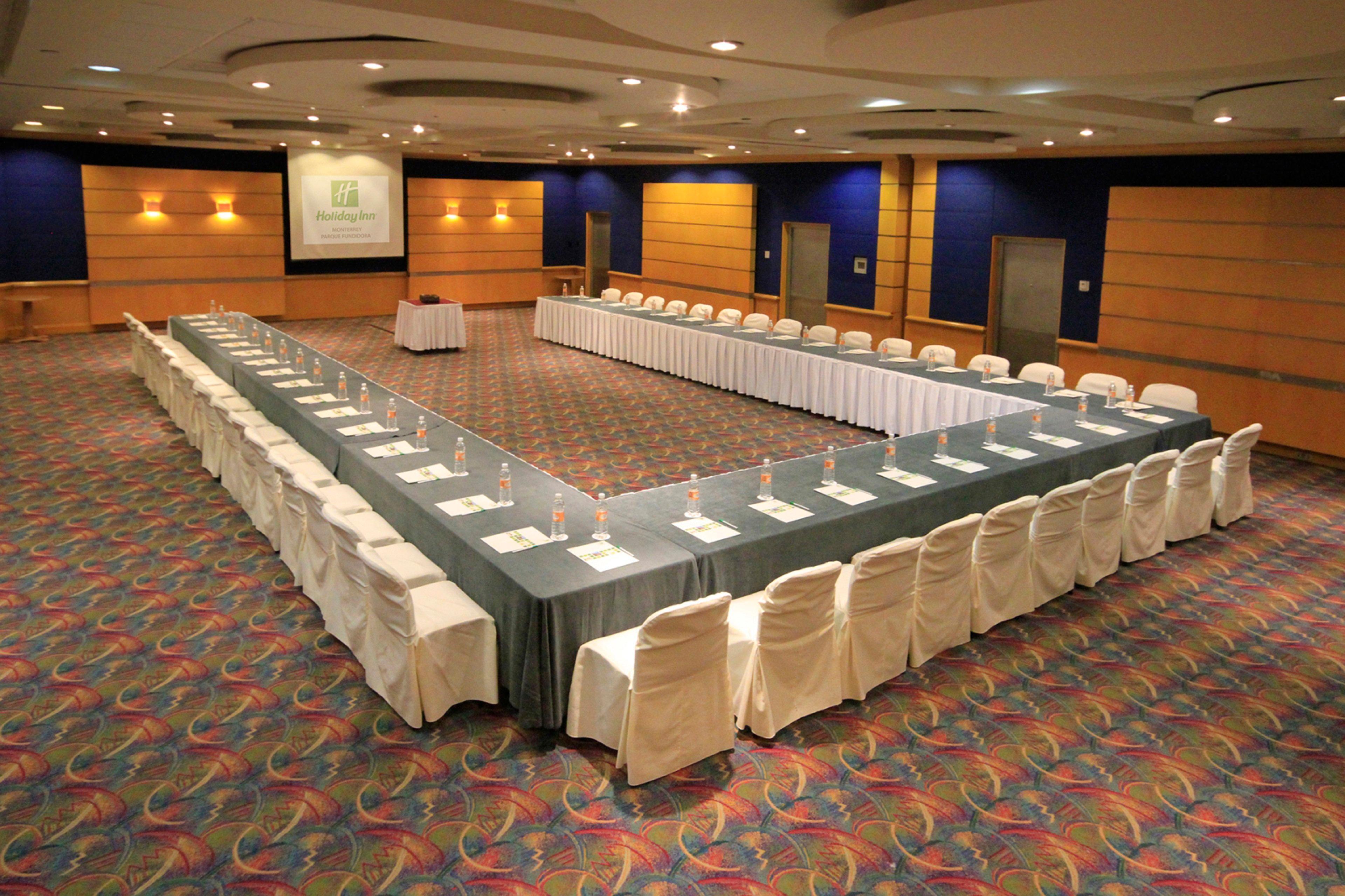 Holiday Inn Monterrey-Parque Fundidora By Ihg Exterior photo U-shaped table layout