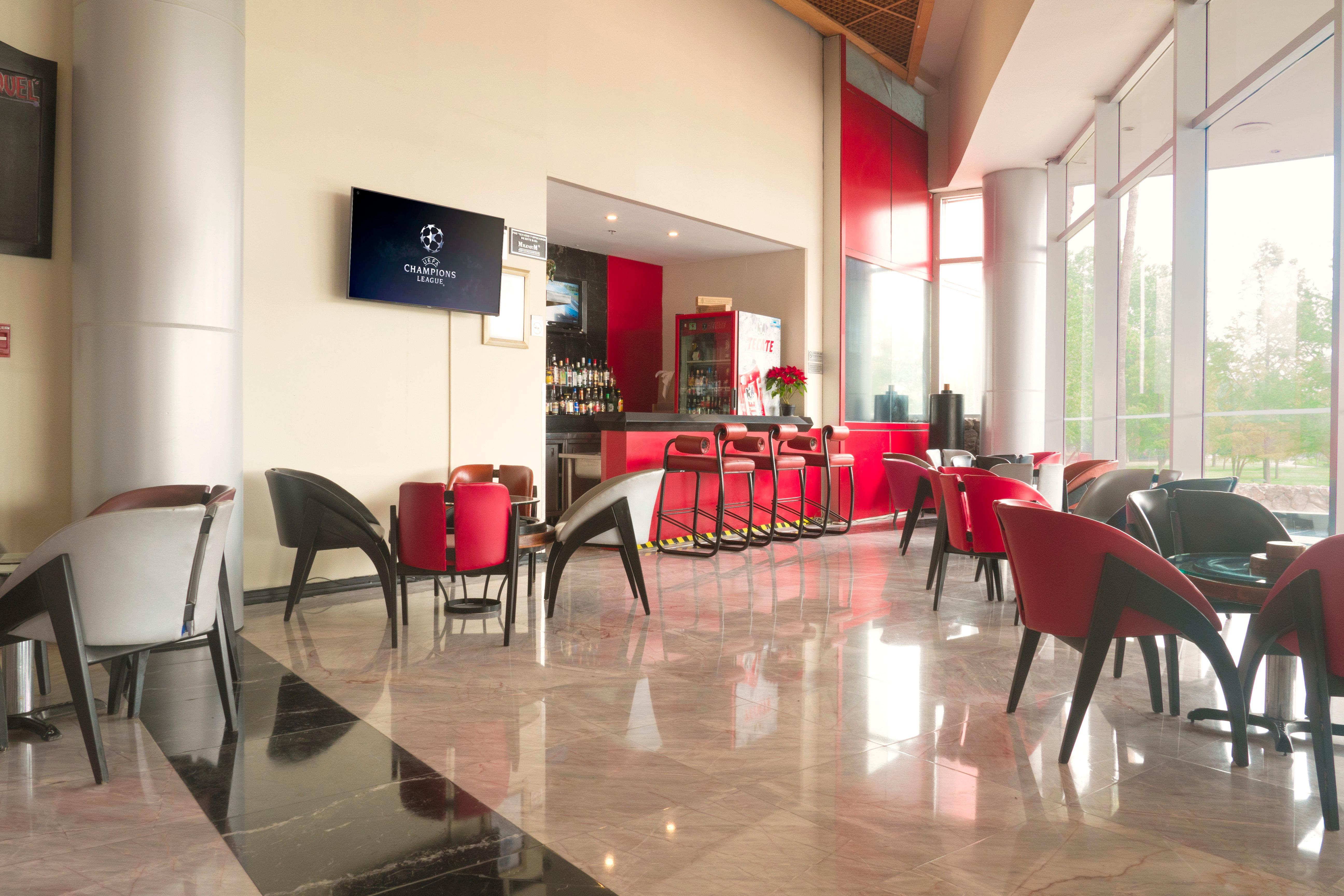 Holiday Inn Monterrey-Parque Fundidora By Ihg Exterior photo The lounge at the airport
