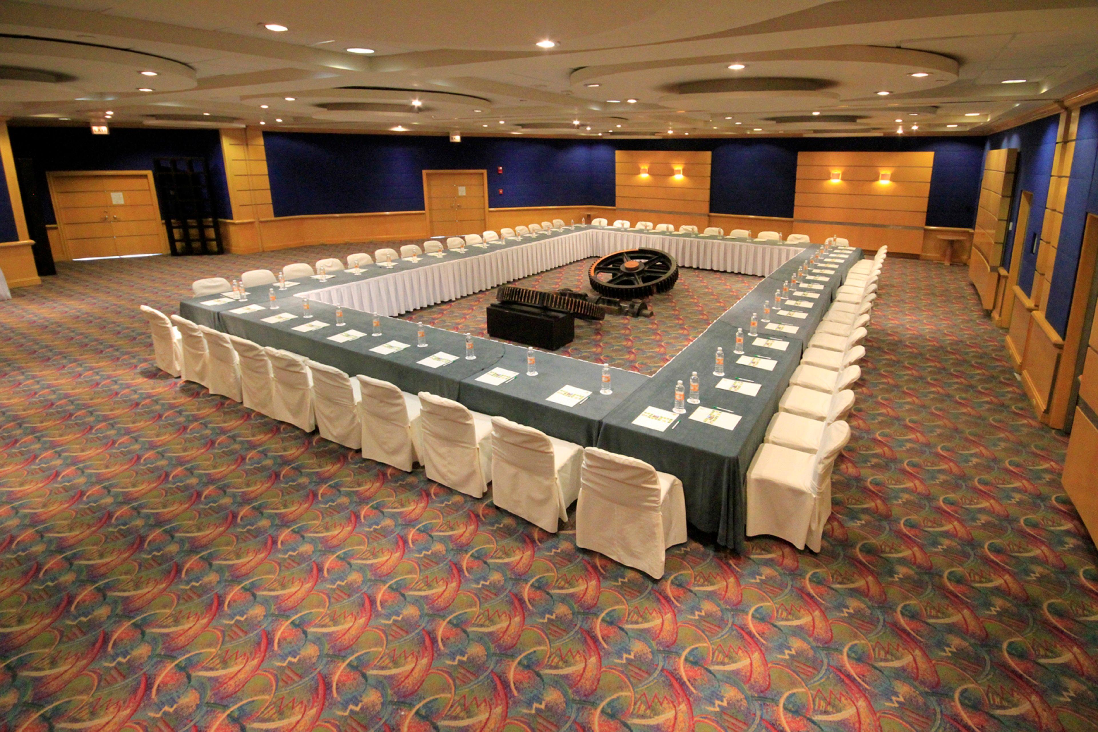 Holiday Inn Monterrey-Parque Fundidora By Ihg Exterior photo U-shaped table layout