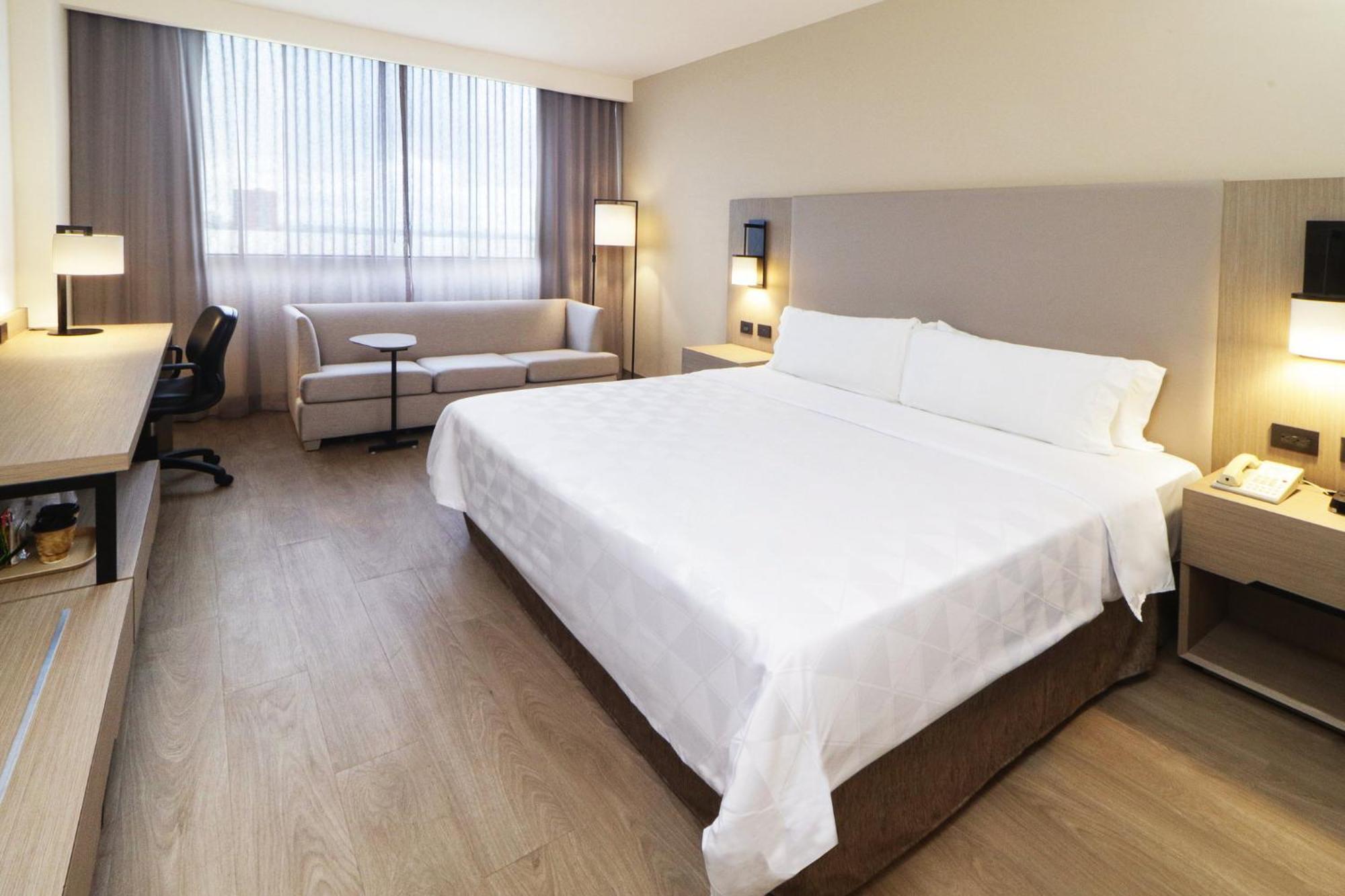 Holiday Inn Monterrey-Parque Fundidora By Ihg Exterior photo A room at the hotel